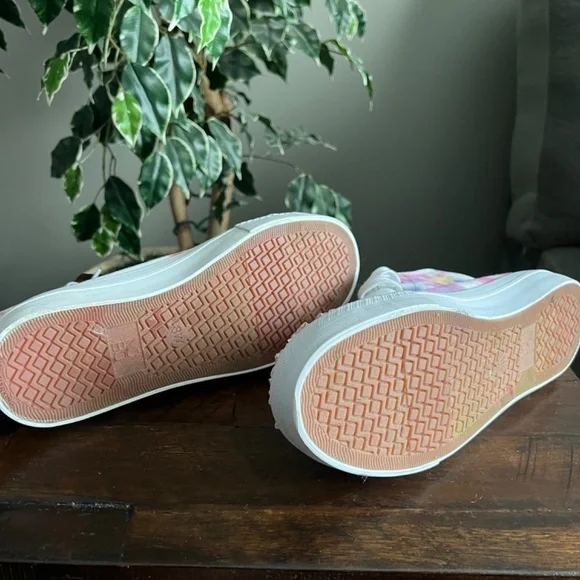 Ripped-n-Razored New Custom Daisy Duck Hi Top Sneakers Tennis Shoes Size 8 - Picture 6 of 7